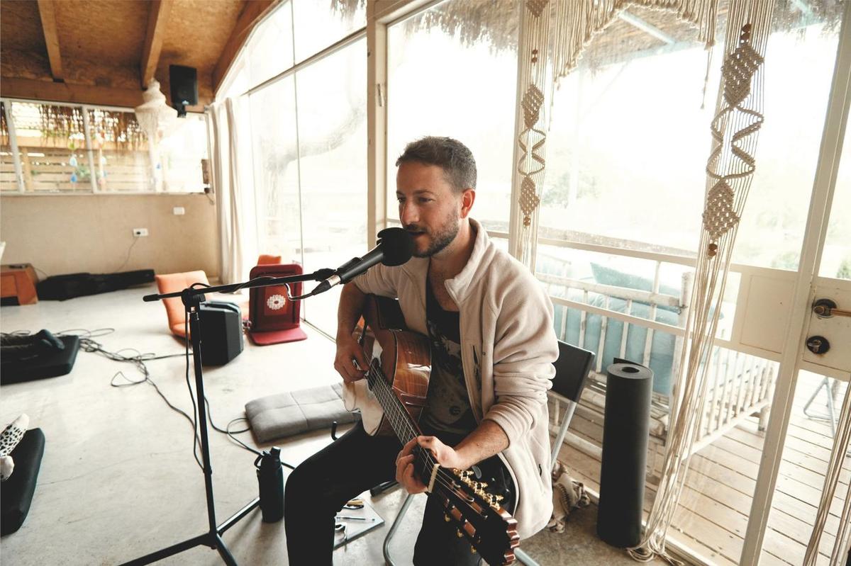 ריפוי בצלילים - גיטרה חיה עם נועם רז